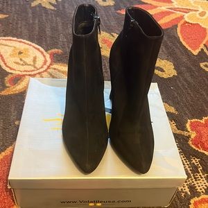 Stiletto Heeled Point Toe Boots.